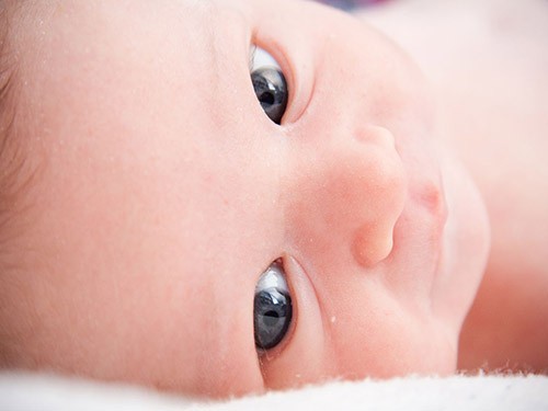 Ученые: Если ребенок глотнул батарейку, ее нужно извлекать даже при отсутствии симптомов — МедНовости