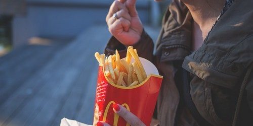 Выгорание и загруженность на работе приводят к нездоровым привычкам и набору веса — МедНовости