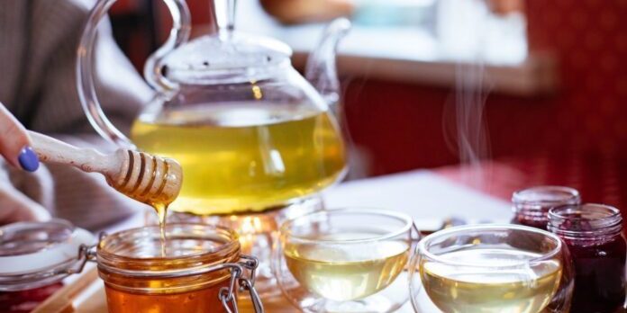 Диетологи рассказали, можно ли есть мед при похудении