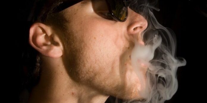 Курение будущего папы опасно для его сыновей