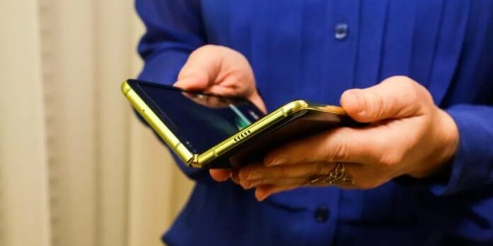 Чем опасны бактерии, живущие на смартфонах