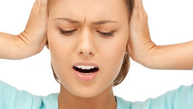 Врачи назвали болезни, о которых сигнализирует шум в ушах