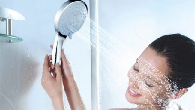 Врачи объяснили, как правильно принимать душ