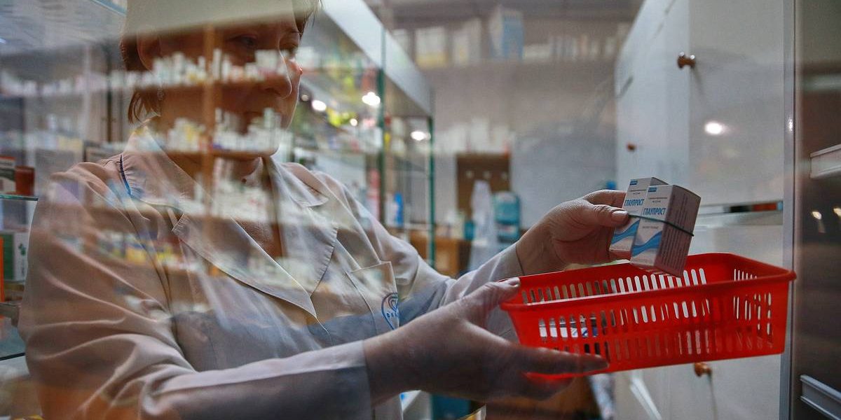 Опрос: почти половина россиян испытывают сложности с покупкой лекарств — Общество