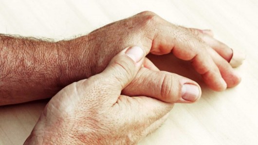 3 вида тремора рук, которые могут указывать на серьезные нарушения