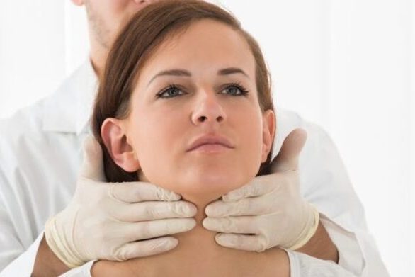 Названы самые распространенные симптомы проблем со щитовидкой