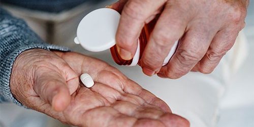 Аспирин не следует принимать здоровым людям после 70 лет — МедНовости