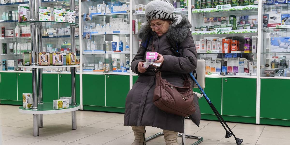 Опрос: каждый десятый россиянин экономит на лекарствах — Общество