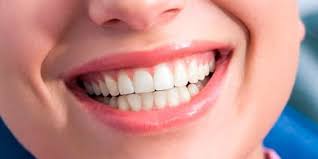 Стоматологи рассказали о причинах кровоточивости десен