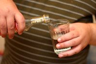 Лучшая защита от алкоголизма — хорошее образование, считают наркологи