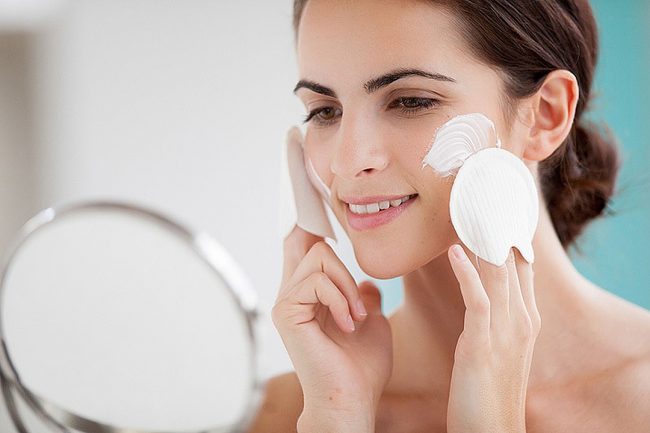 Косметологи напомнили, как ухаживать за кожей осенью