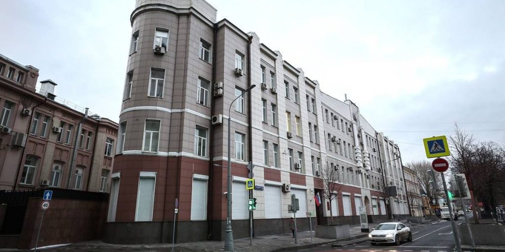 Минздрав обещает рассмотреть обращения участников пикетов против сокращения медперсонала — Общество