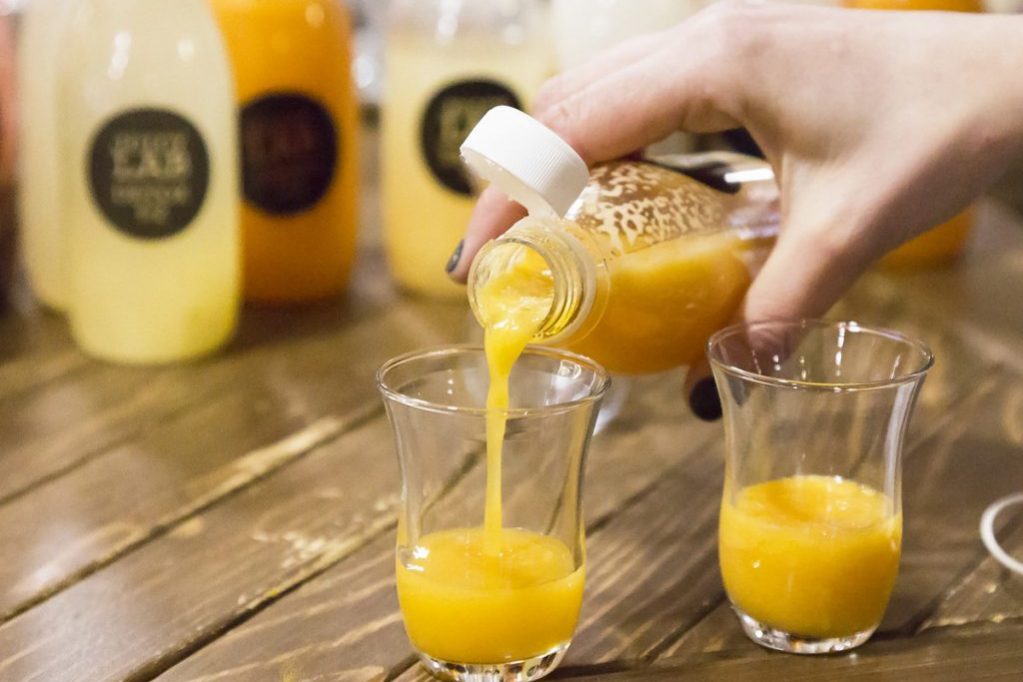 Названы самые полезные соки для мужского здоровья