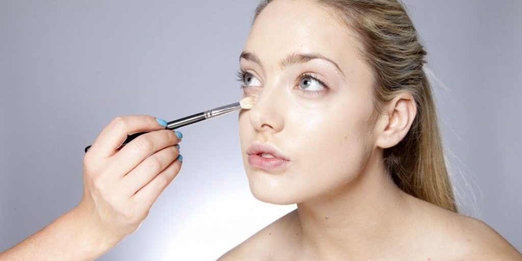 Пять лучших способов «спрятать» прыщи на лице