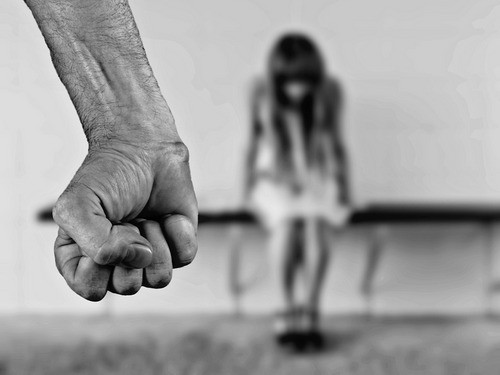 Подростки больше склонны к насилию, если видят оскорбительное отношение к девушкам — МедНовости