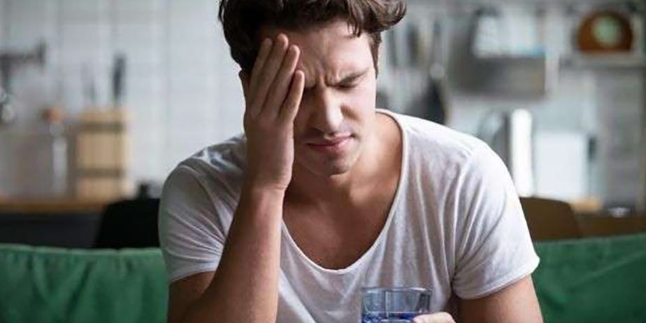 Назван алкогольный напиток, который поможет избавиться от головной боли