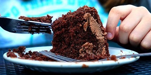 Изменение графика питания на выходных увеличивает риск ожирения — МедНовости