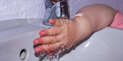 Холодная вода — действительно лучшая первая помощь при ожогах — МедНовости