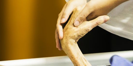 Генетики поняли, почему некоторые люди защищены от слабоумия