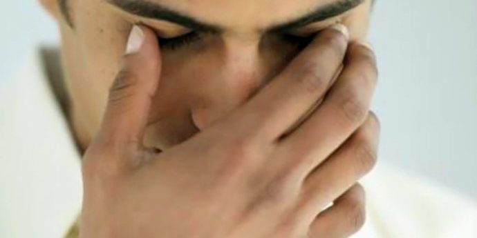 Почему темнеет в глазах при резком вставании