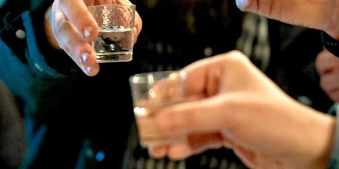 Ученые выяснили, как алкоголь и сигареты старят мозг