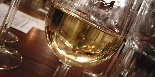 Чем объемнее бокалы, тем больше вина выпивают люди — МедНовости