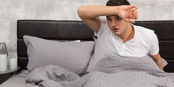 Потливость ночью как признак болезни: 9 причин и когда бить тревогу