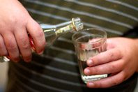 «Тихий алкоголизм» убивает россиян, констатирует Брюн