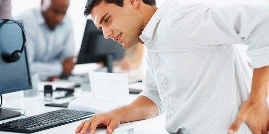 Врачи назвали самые вредные привычки для здоровья спины