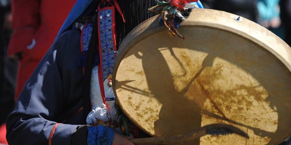 Верховный шаман России призвал провести совместный обряд против коронавируса — Общество