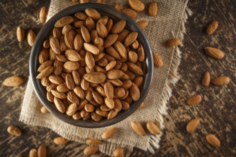 Миндаль избавляет от голодных спазмов