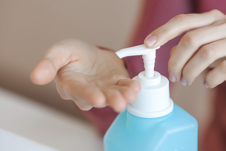 Врач-фармаколог Игорь Федоров рассказал об опасности самодельного антисептика