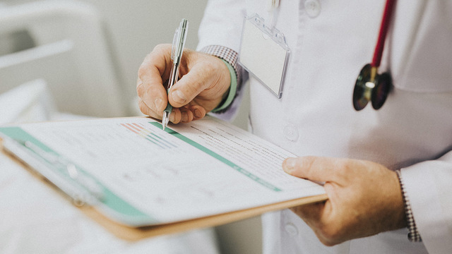 В нью-йоркских больницах начали тестировать лекарство от изжоги для лечения COVID-19