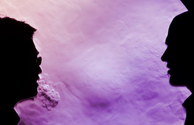 Исследование показало, как долго частицы с COVID-19 могут задерживаться в воздухе