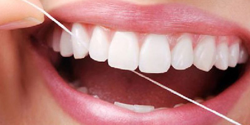 Зубная нить: когда полезна, а когда опасна?