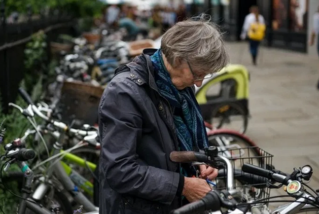 Найден способ вернуть цвет седым волосам