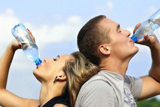 Почему при походах летом важно иметь достаточное количество воды