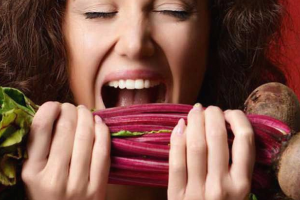 Названы продукты, способные выводить токсины из организма