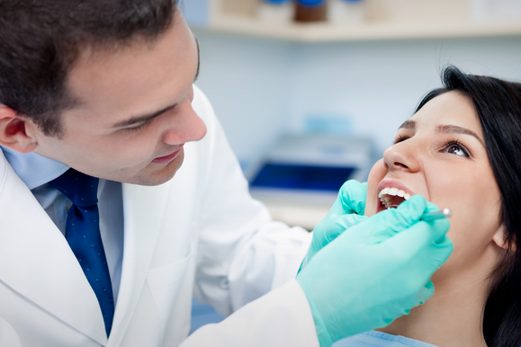 Стоматологи предупредили о вреде постоянного стресса для здоровья зубов