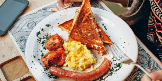 Назван оптимальный перерыв между приемами пищи