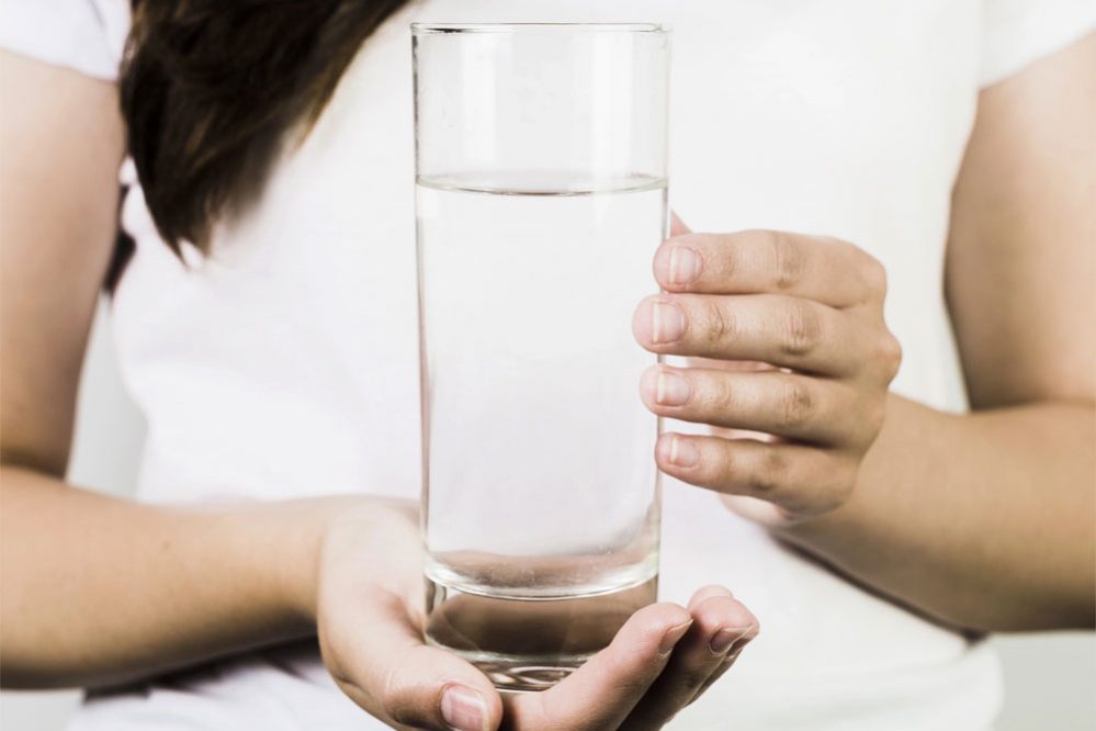 Немецкие медики выяснили, как влияет на здоровье стакан воды натощак
