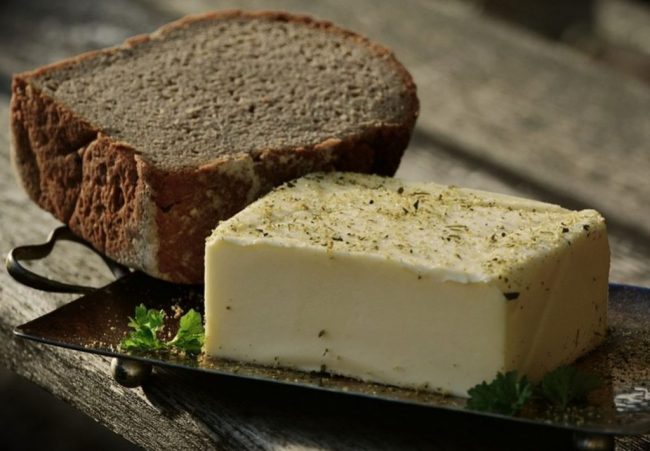 Топленое масло может помогать от разных проблем со здоровьем