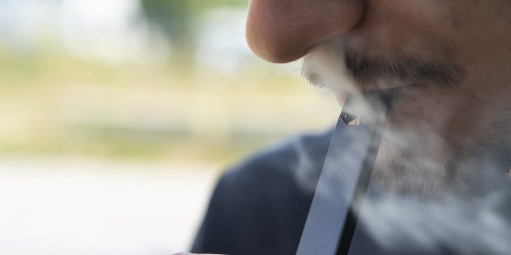 Ученые раскрыли опасность электронных сигарет для легких