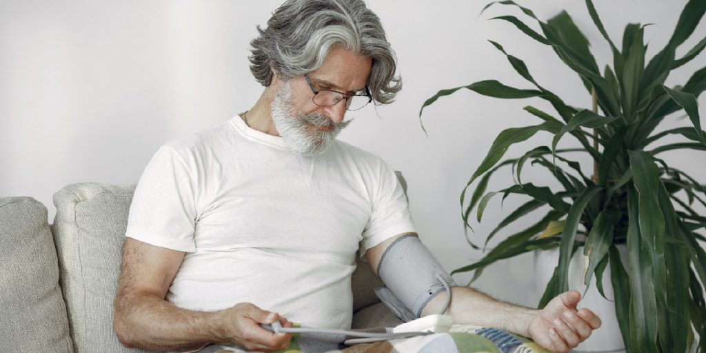 Если не лечить гипертонию, мышление и память могут пострадать уже в среднем возрасте