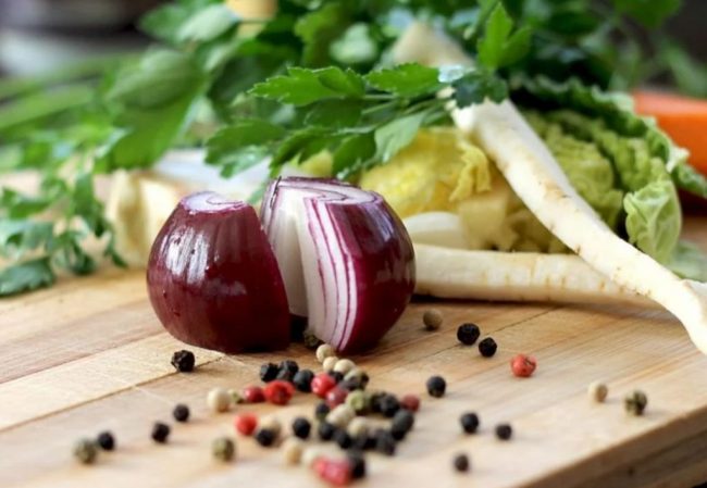 Диетолог Гинзбург рассказал о противораковом потенциале лука