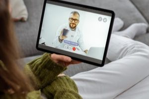 Исследование: В 2021 году только в 58% крупнейших частных медицинских центрах можно получить услугу не выходя из дома