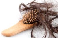 COVID-19 может лишить вас волос, предупреждают врачи