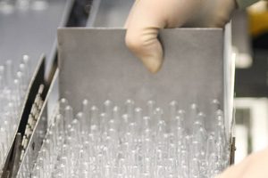 Первые партии вакцины КовиВак направлены в регионы России