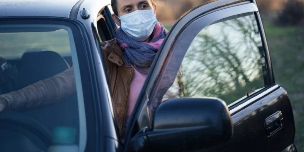 Нужно ли надевать маску в собственном автомобиле?