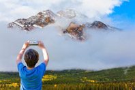 Неврологи не советуют много фотографировать ключевые события жизни